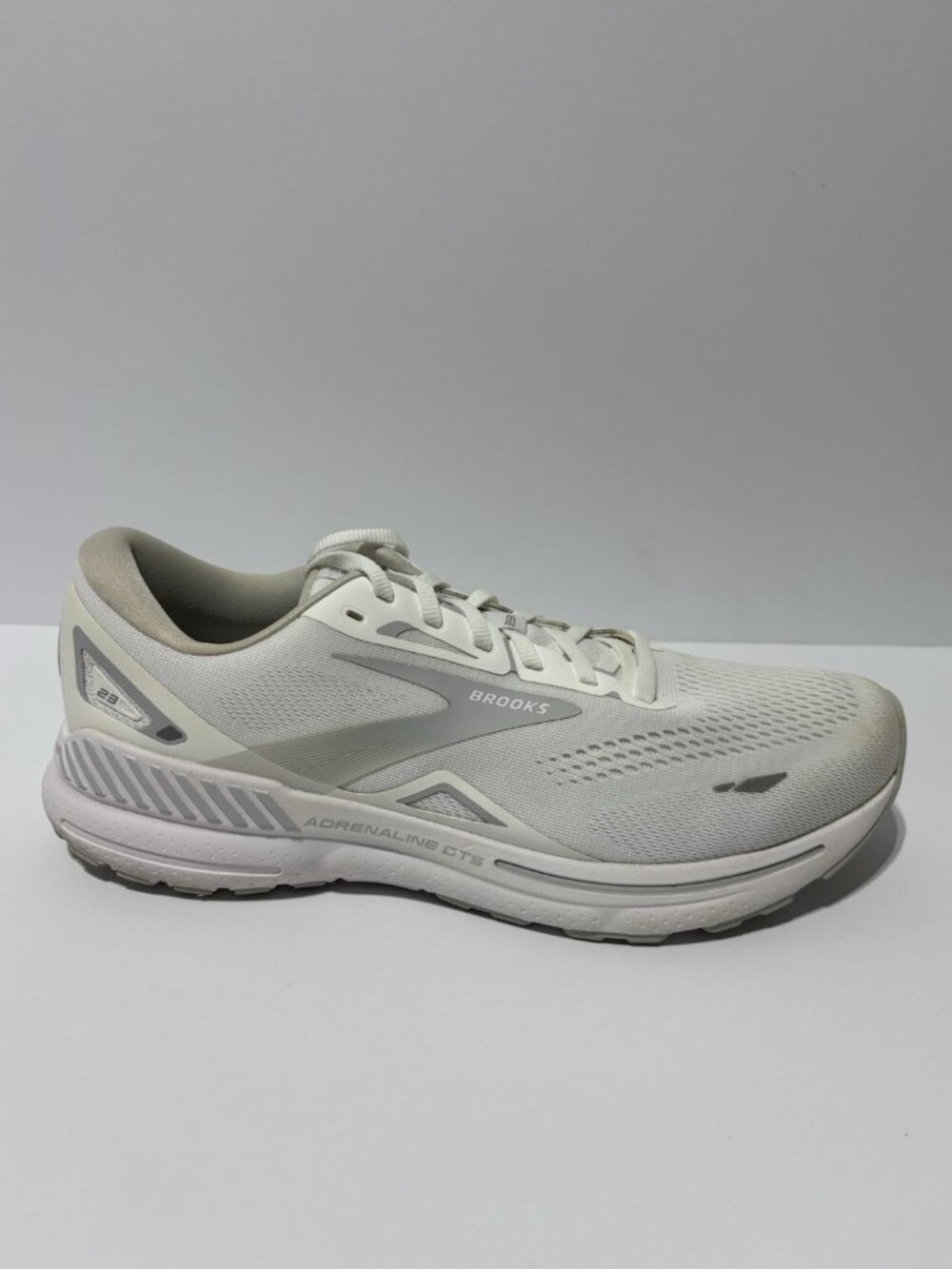 Brooks Women’s Adrenaline GTS 23, White Running Shoes, Size 11.5 Wide